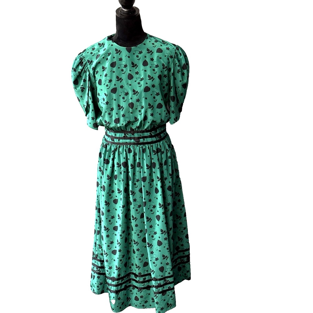 1980s does 1930s vintage Green dress with black floral print. Size 10
